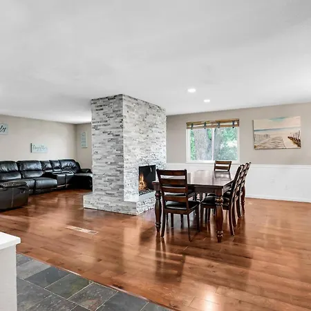 Huge Arvada Retreat! Quiet Area Villa